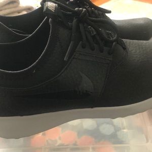 Women’s Nike black sneakers